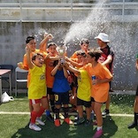 Santi Pou amb l'equip guanyador del campionat